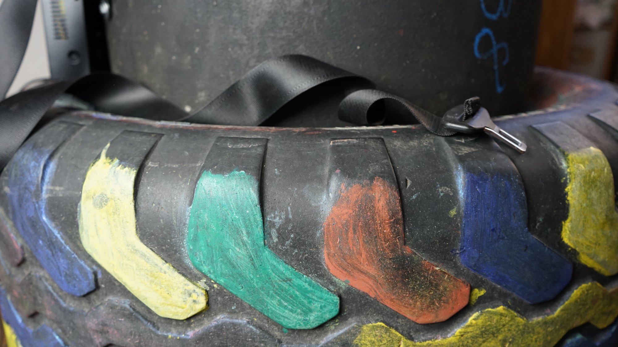 8 A&C Ceccobelli''Locomotore Vitatronico'' 2023, pneumatico posteriore Mietitrebbia e Mini Cooper Cup, amplificatore audio bluetooth, luci, (1)-compressed