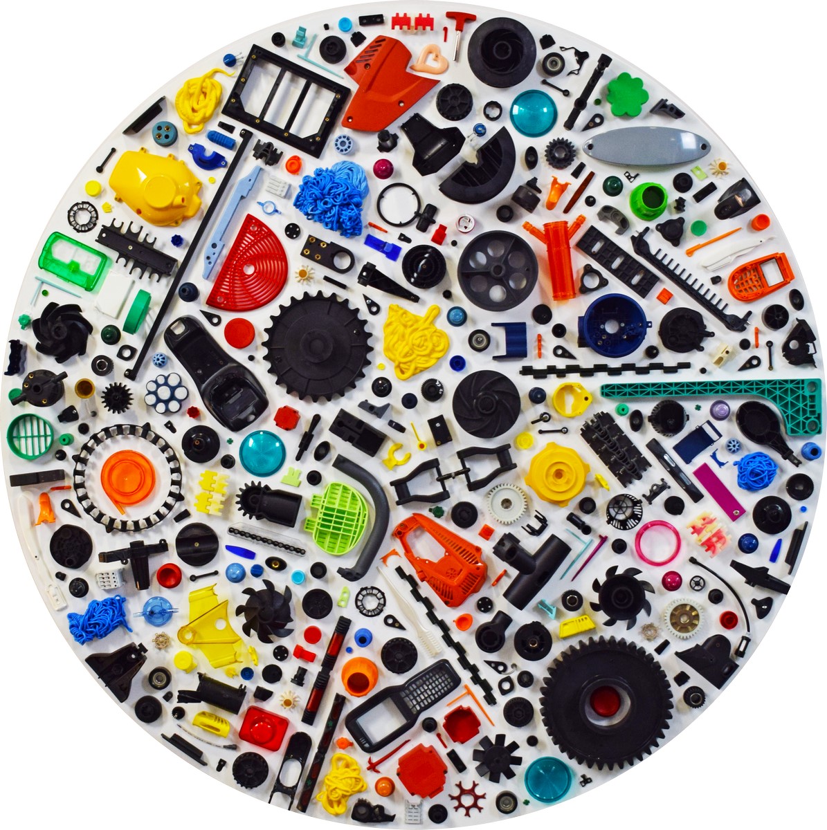 Alice Padovani, ICON. Nel cerchio di un'idea, 2022, tecnica mista, assemblaggio, 150 cm diametro