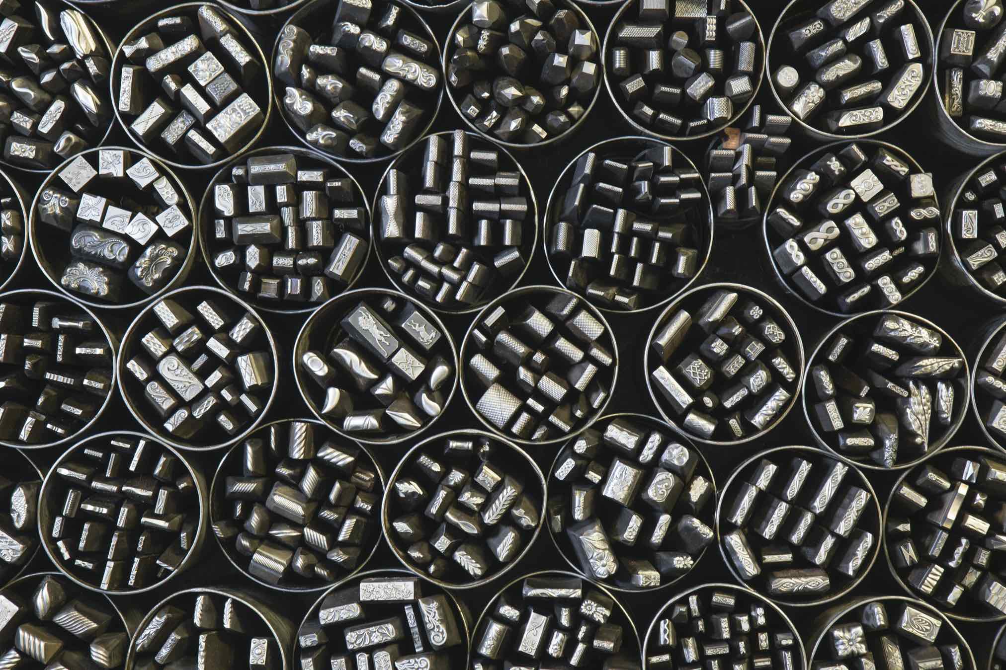 Archivio Negroni Attrezzeria-il cassetto dei punzoni_03%