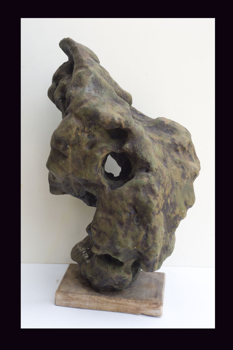 Coinvolgimento, 2018 - pietra calcarea resinata, cm.