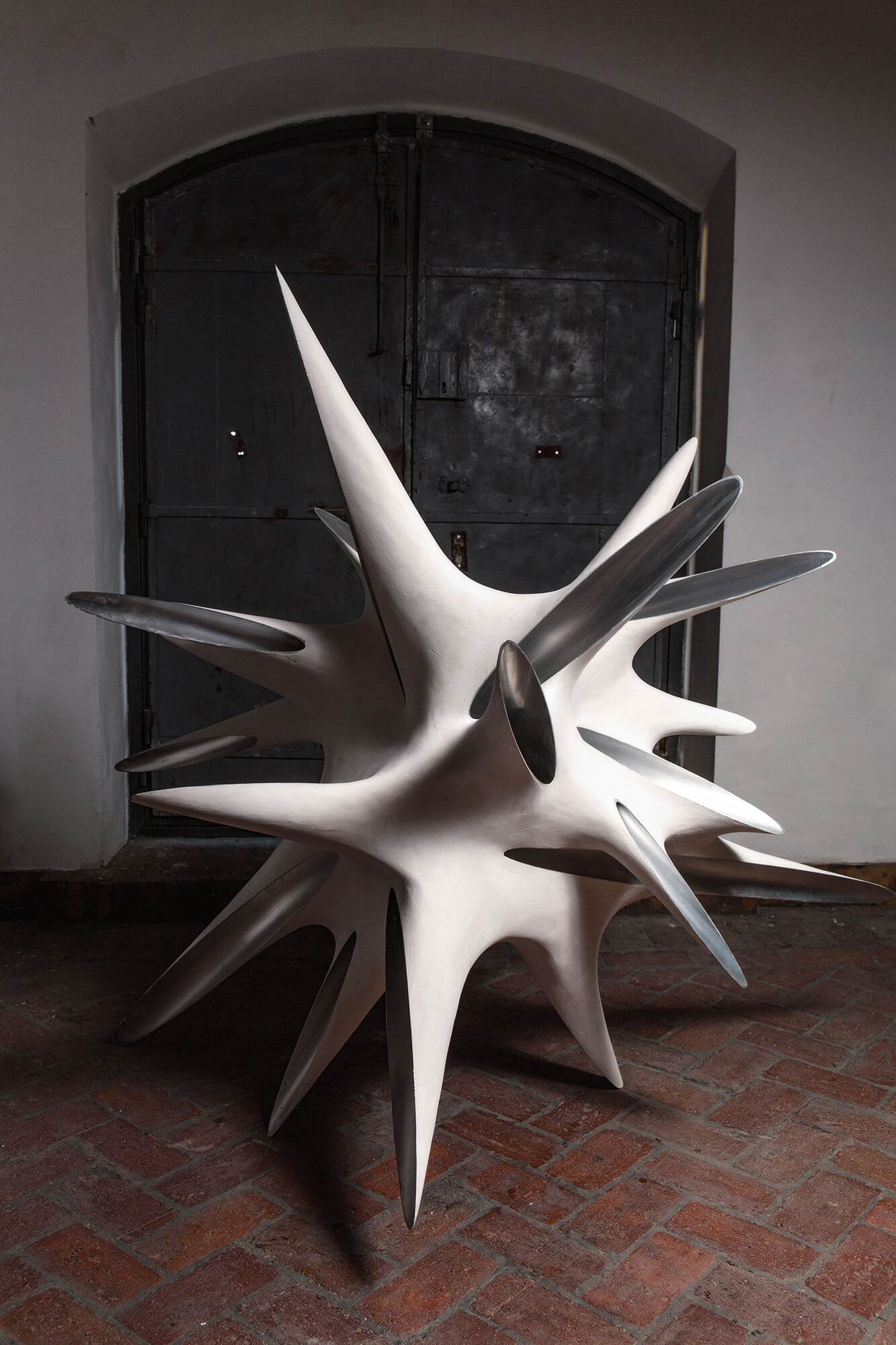 HORNETS NEST, Acrylic resin, aluminium, 2022, 170x170x170cm, ©Marijana Janković