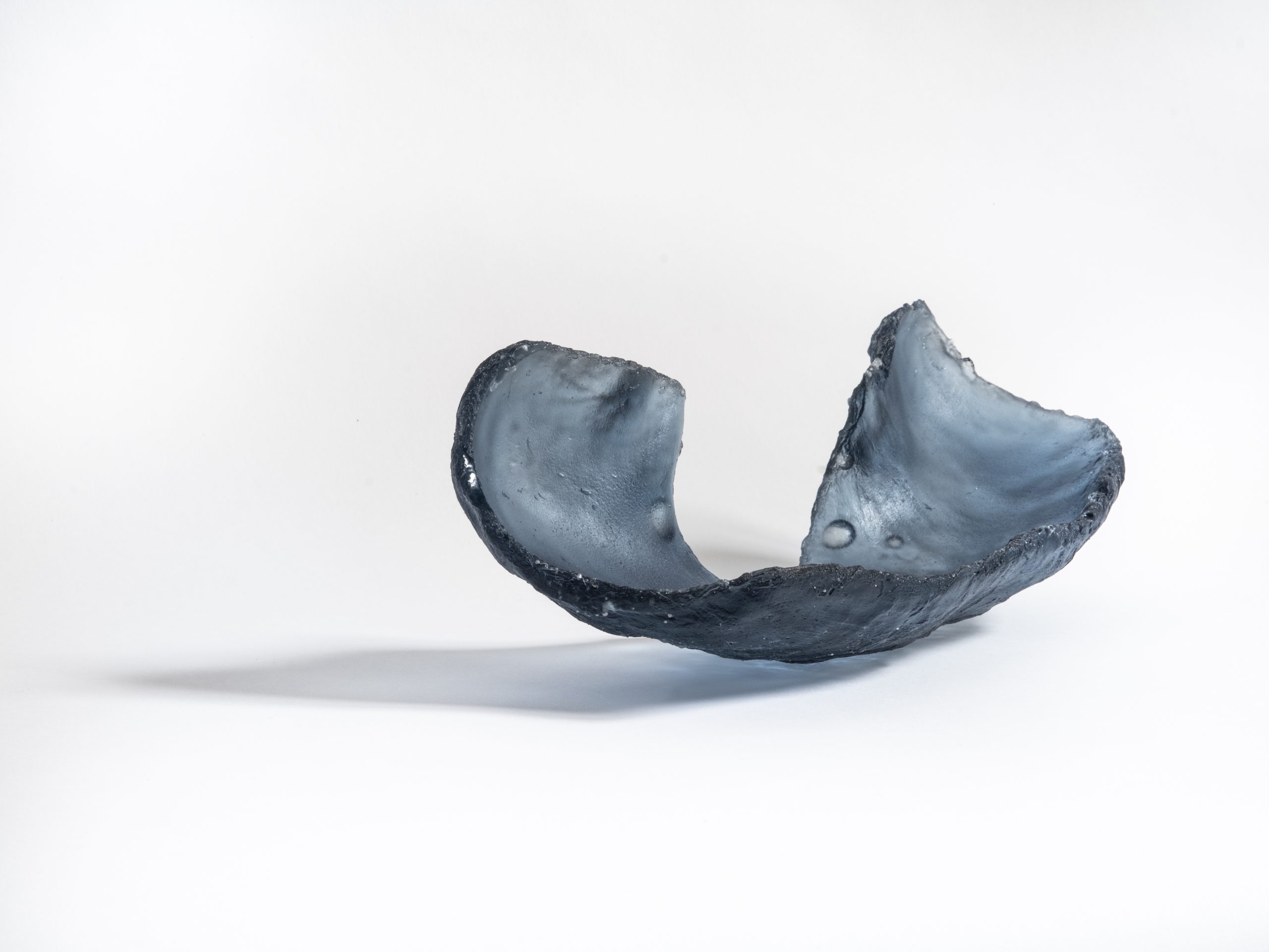 SL, Alle spalle, la notte, 2024, vetro, cm 40x14x14_Ph.F.Romano_low4