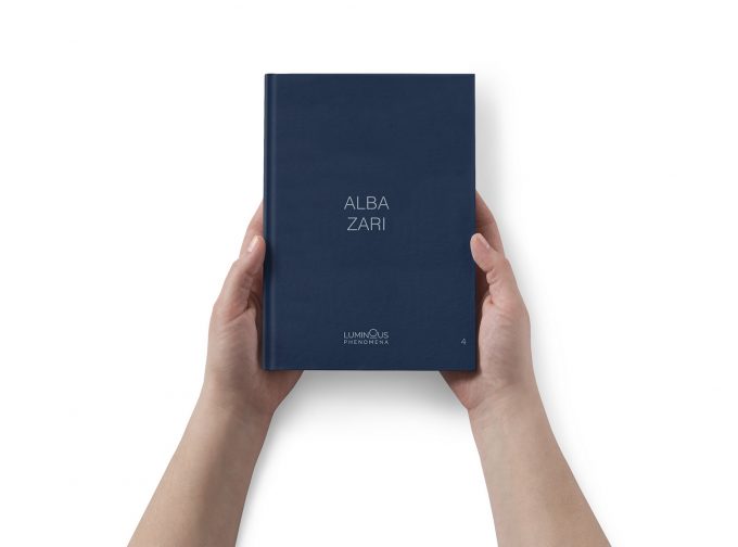 alba in hands (Copia)